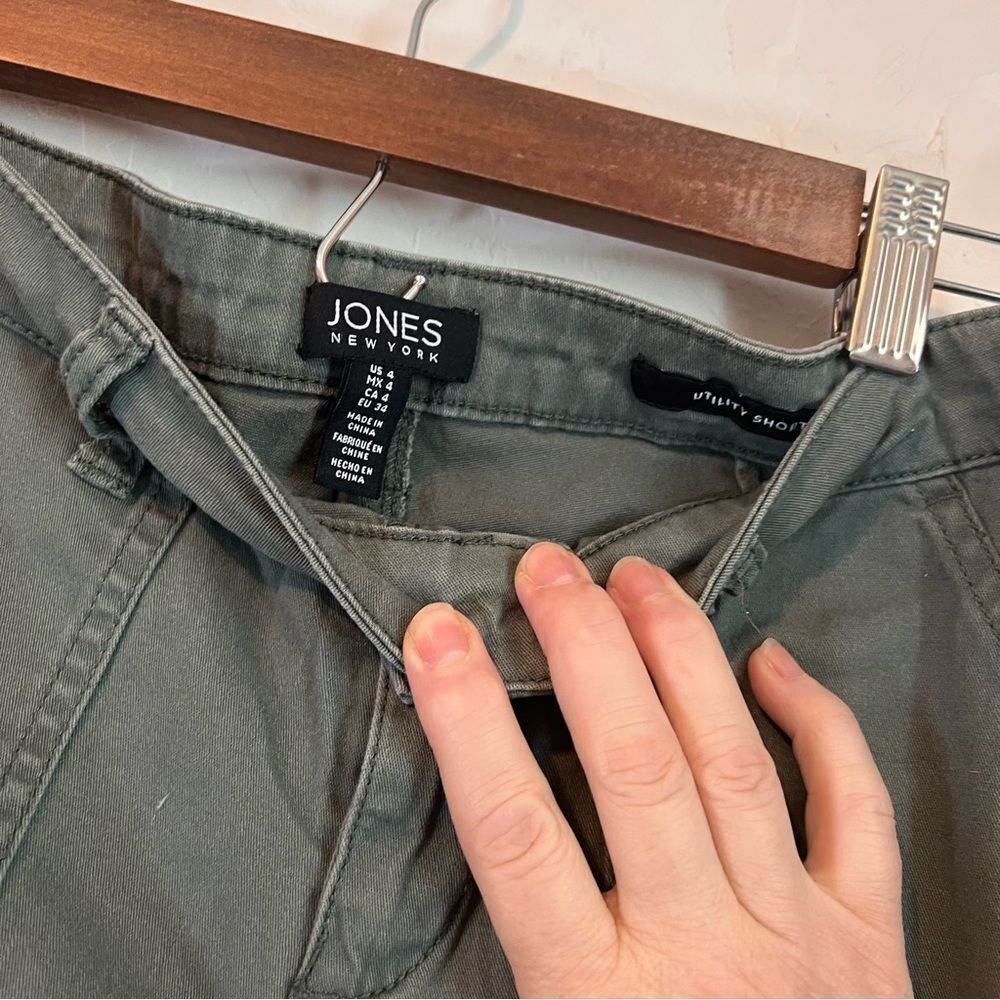 Jones New York Green Size 4 Utility Shorts Rolled Cuff with Button EUC - Picture 8 of 14